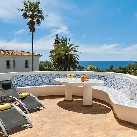 Sleeps 8 Air Con Wifi Villa