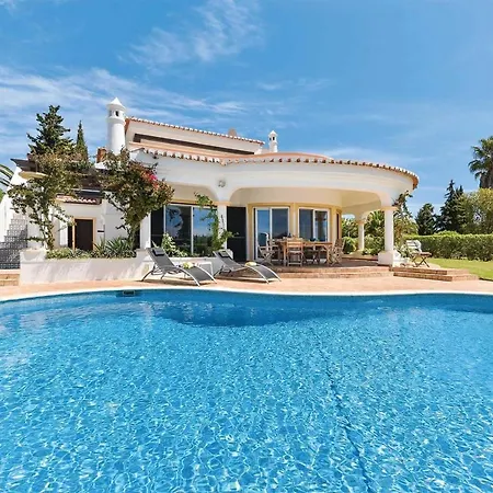 Sleeps 8 Air Con Wifi *