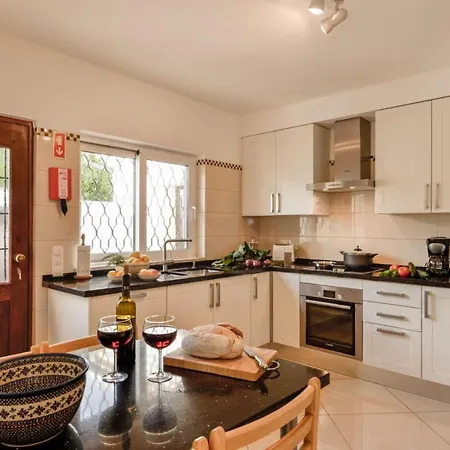 Villa Sleeps 8 Air Con Wifi